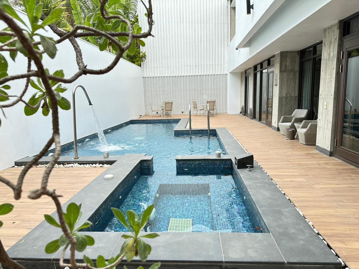 H Villa Inn Tainan Bagian luar foto