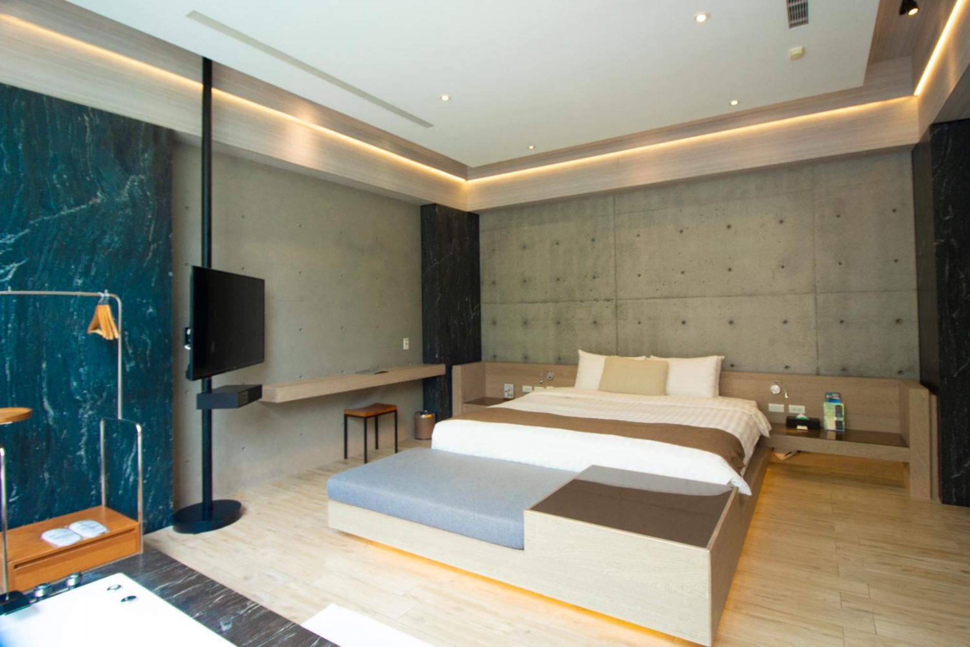 H Villa Inn Tainan Bagian luar foto