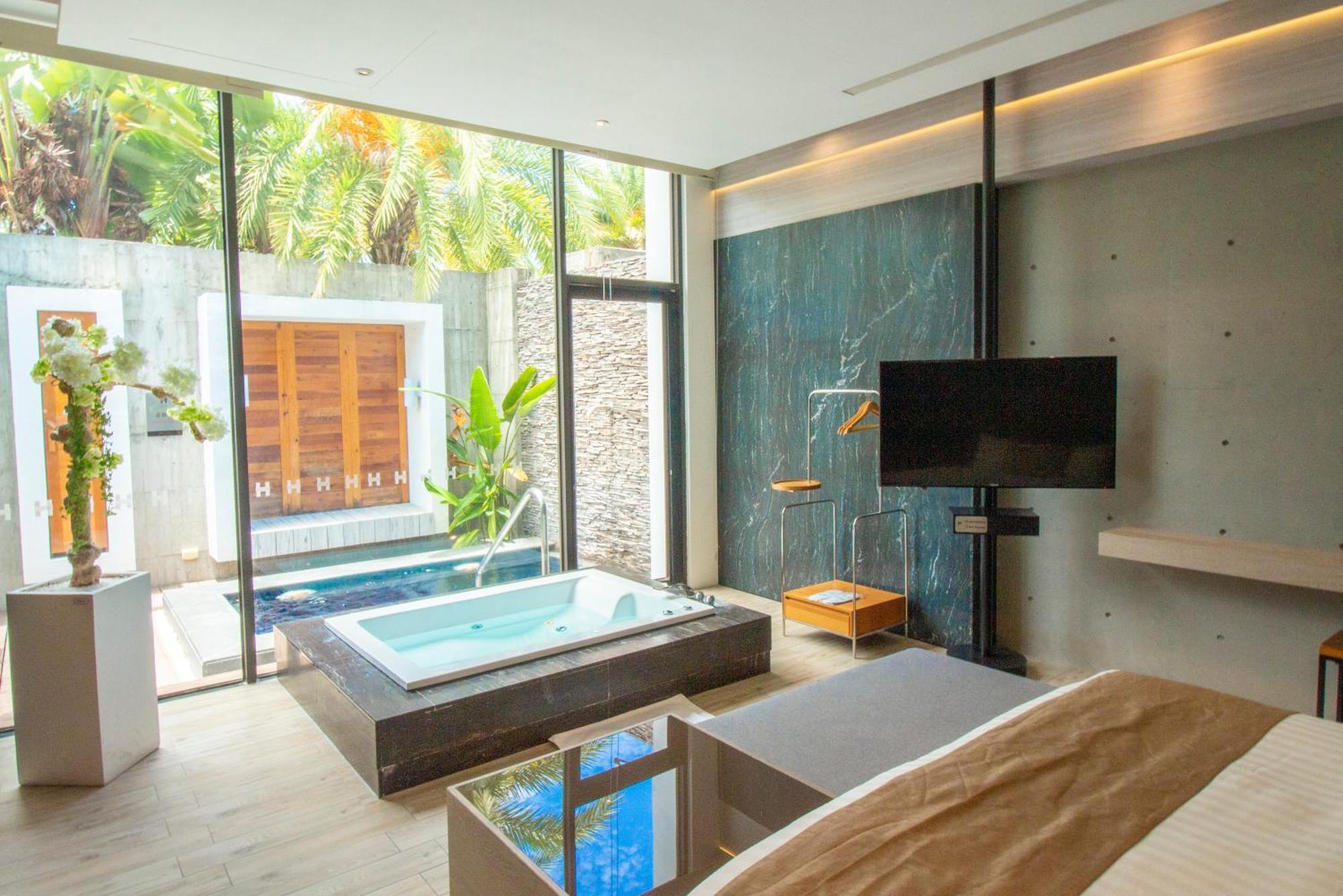 H Villa Inn Tainan Bagian luar foto