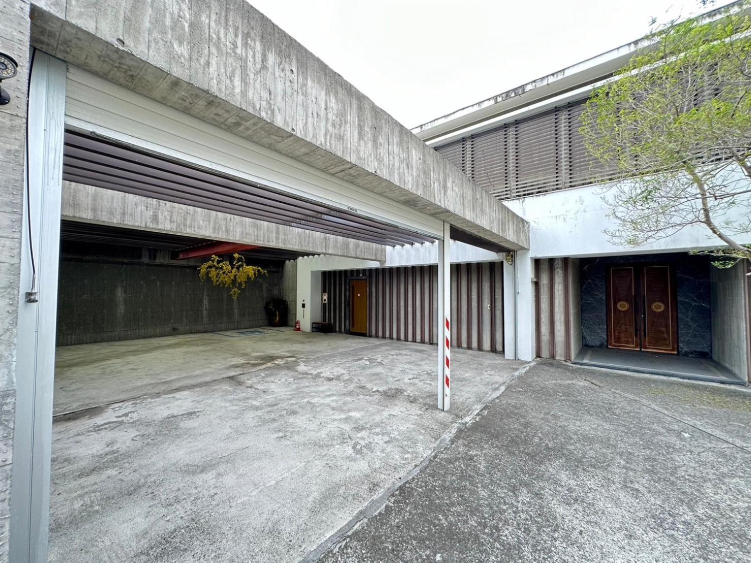 H Villa Inn Tainan Bagian luar foto
