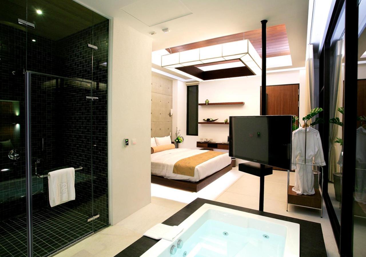 H Villa Inn Tainan Bagian luar foto