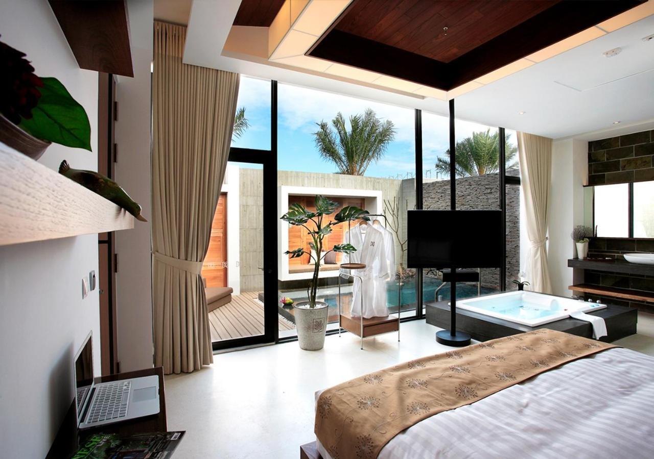 H Villa Inn Tainan Bagian luar foto
