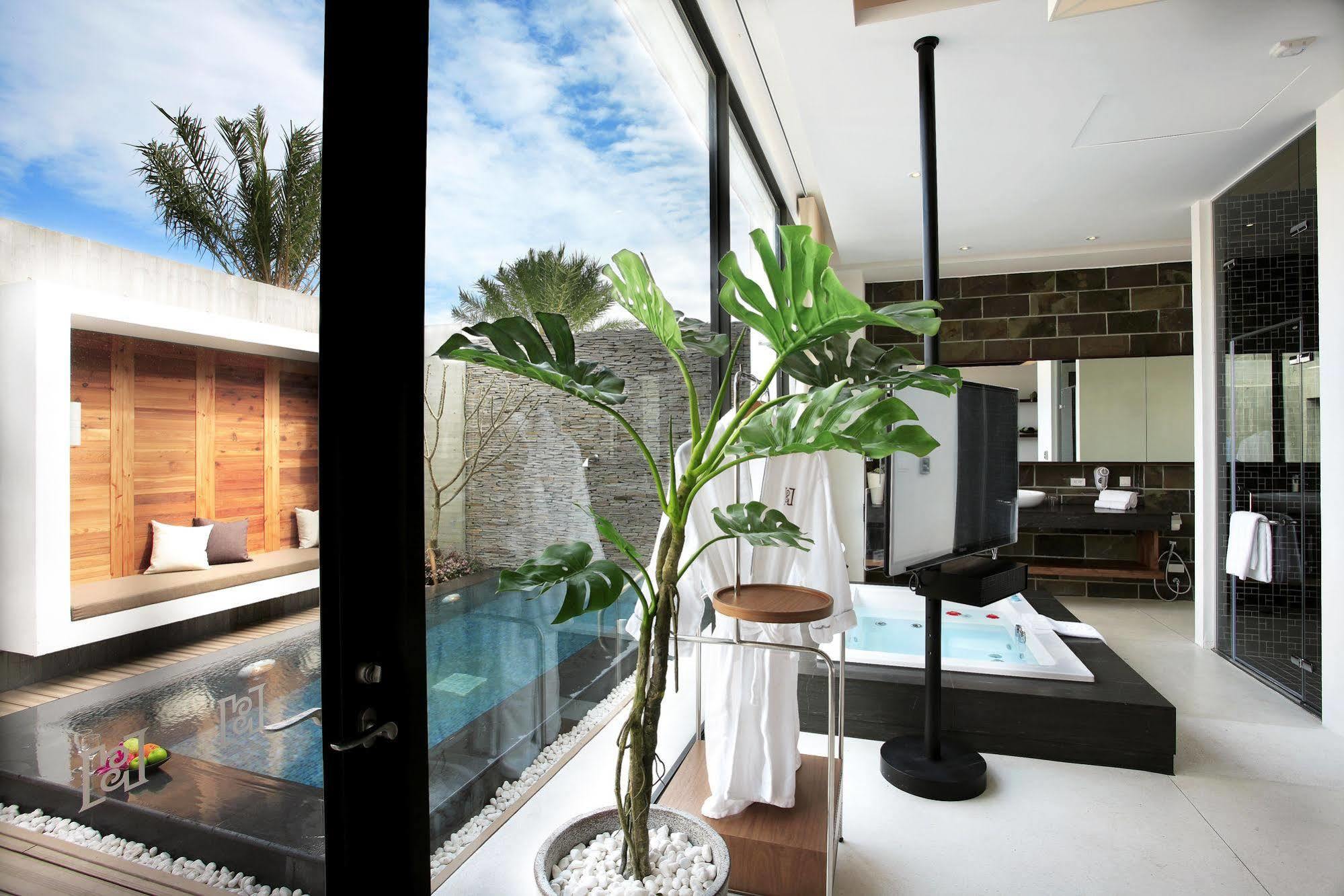 H Villa Inn Tainan Bagian luar foto
