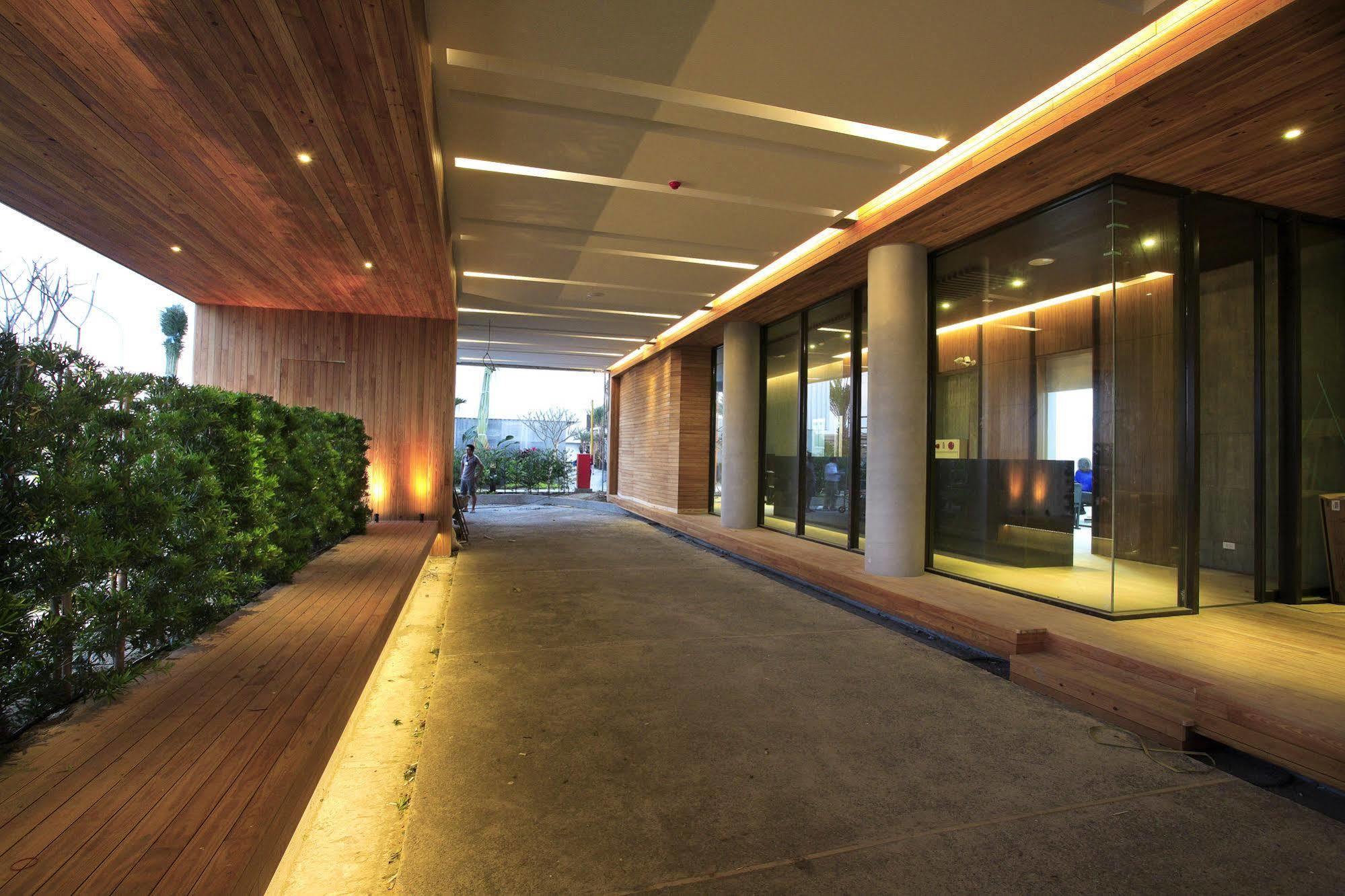 H Villa Inn Tainan Bagian luar foto