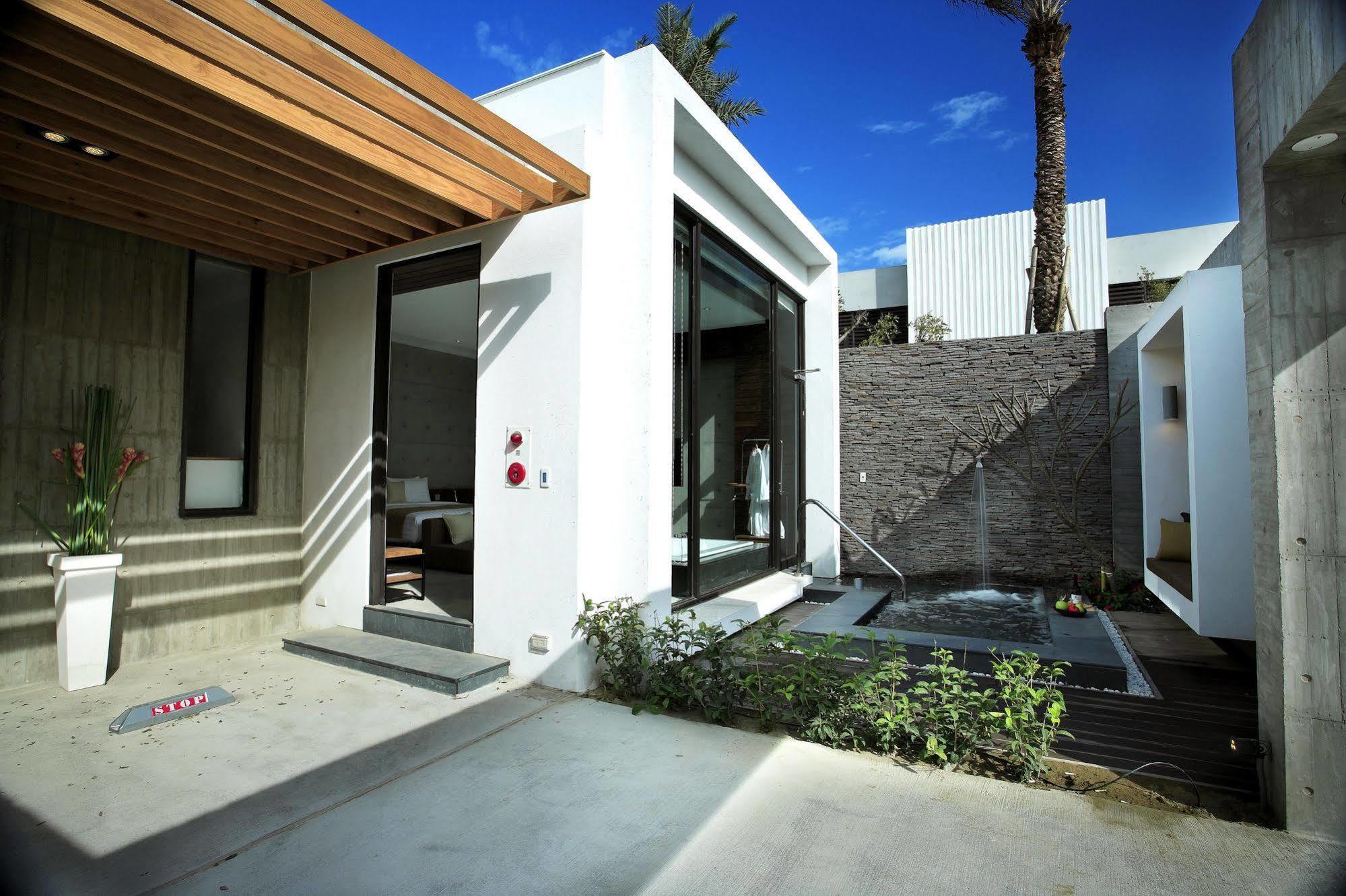 H Villa Inn Tainan Bagian luar foto