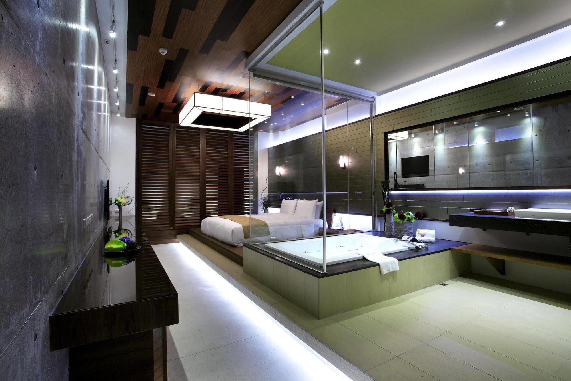 H Villa Inn Tainan Bagian luar foto