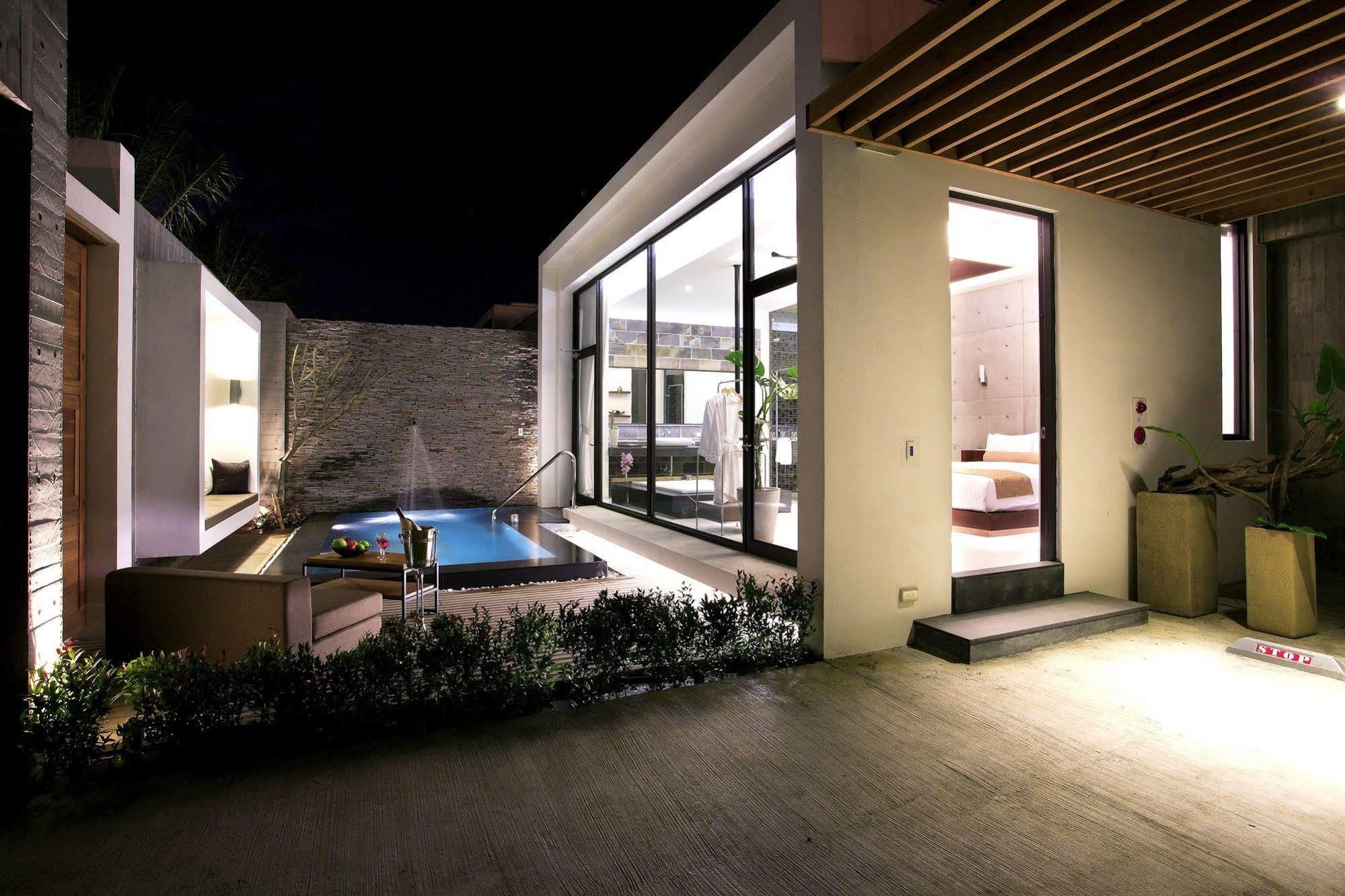 H Villa Inn Tainan Bagian luar foto