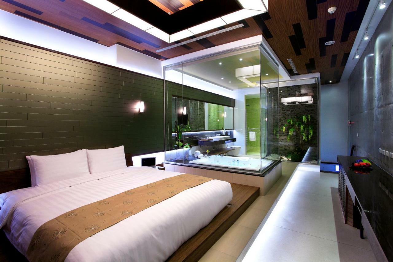 H Villa Inn Tainan Bagian luar foto