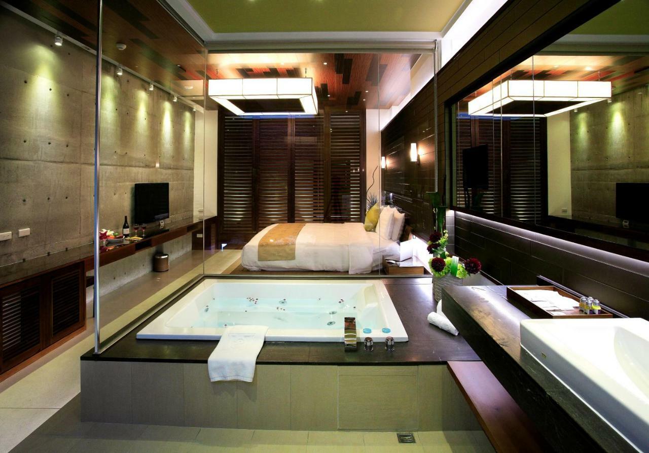 H Villa Inn Tainan Bagian luar foto