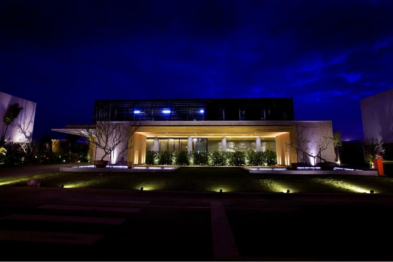 H Villa Inn Tainan Bagian luar foto