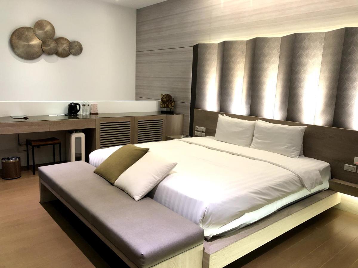 H Villa Inn Tainan Bagian luar foto