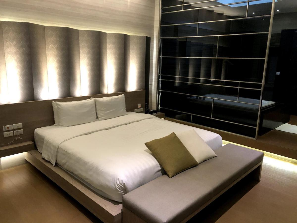 H Villa Inn Tainan Bagian luar foto