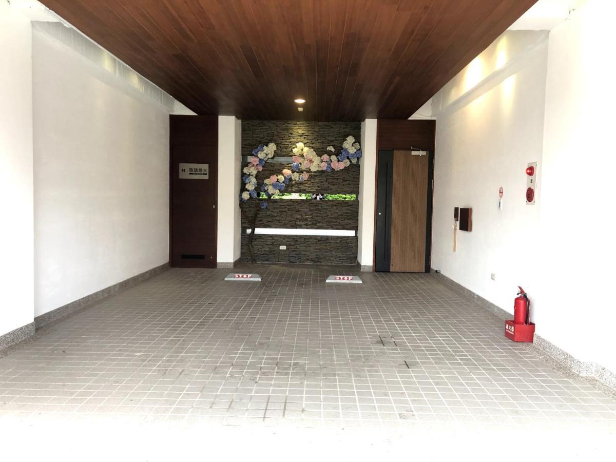 H Villa Inn Tainan Bagian luar foto